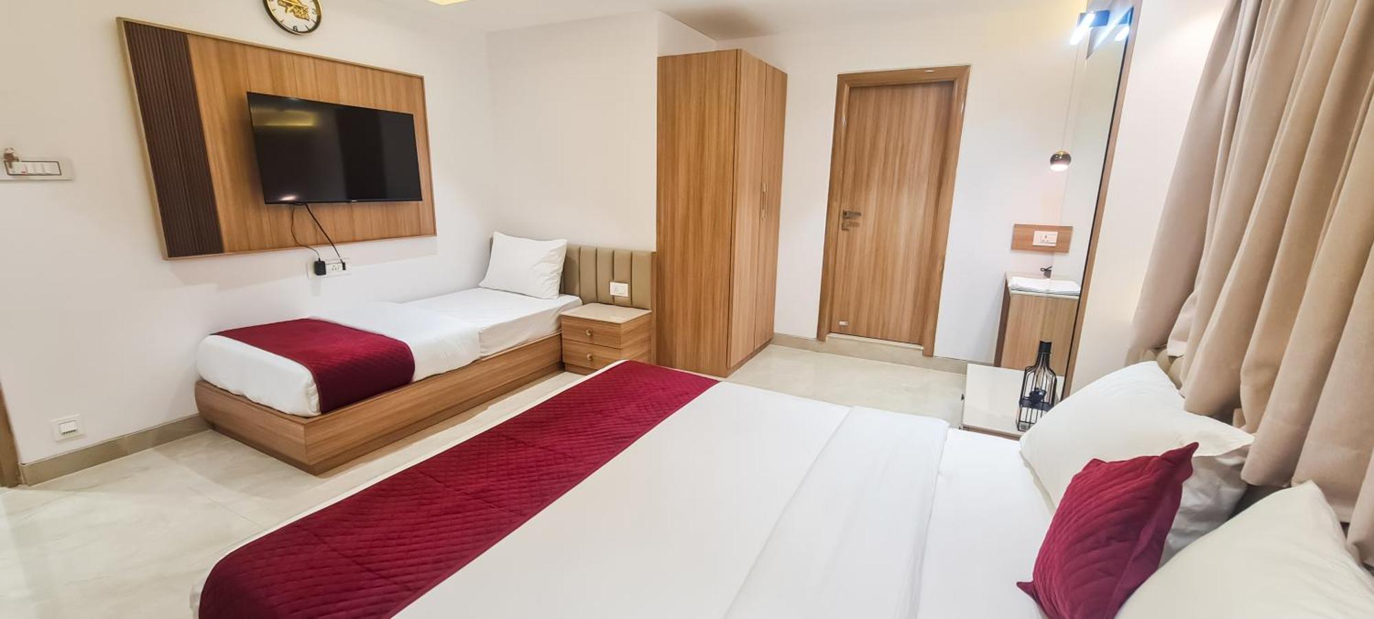 Hotel The Grand Murli Surat Exterior photo